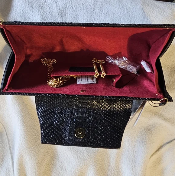 Hard case Clutch/crossbody hand bag. Stylish great for a date dinner or brunch! - Picture 5 of 5